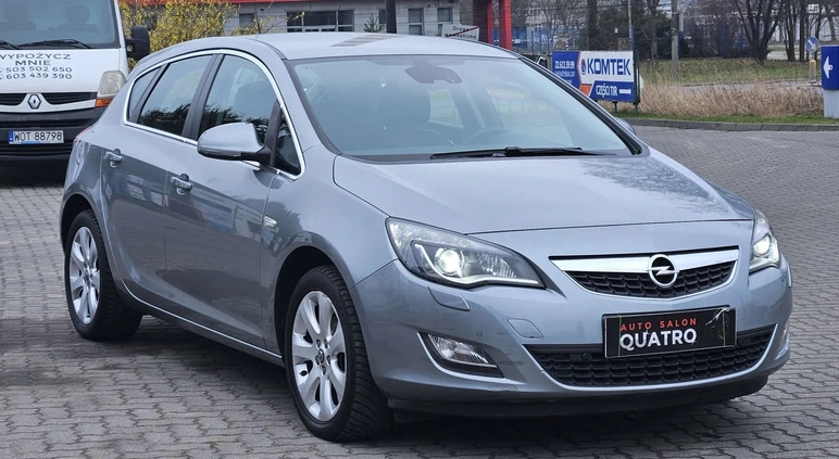 Opel Astra cena 33000 przebieg: 110883, rok produkcji 2012 z Darłowo małe 301
